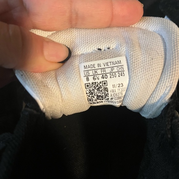 Adidas Black and White Sneakers with Gold Logo - Picture 8 of 9